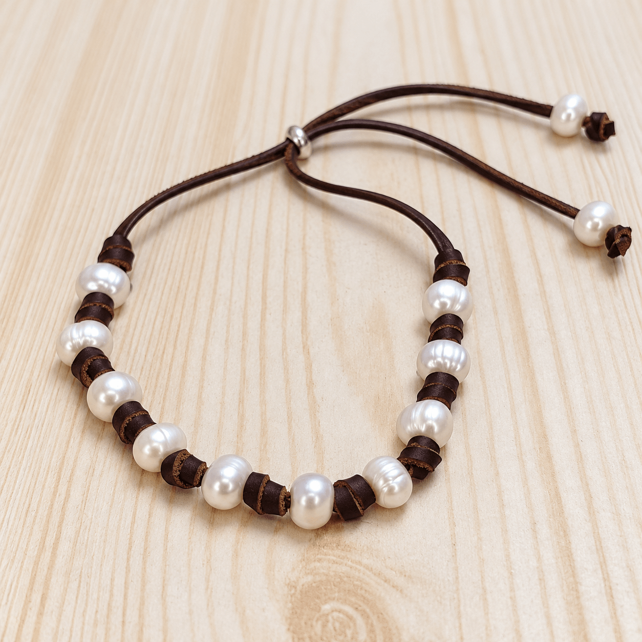 Pulsera de Cuero y Perlas III - Imagen 2