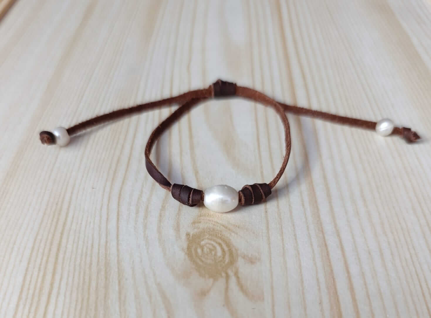 Pulsera Cuero y Perlas