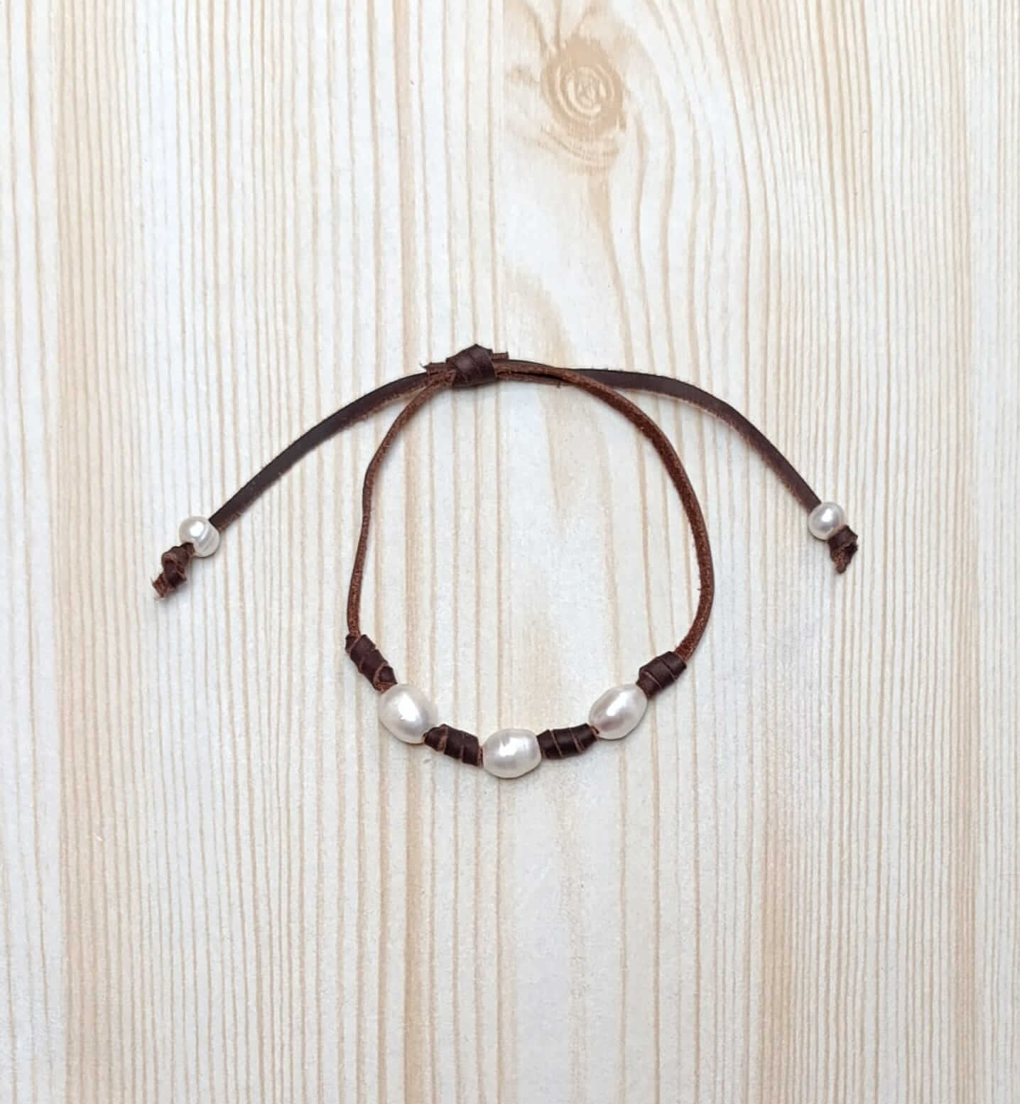Pulsera Cuero y Perlas II - Imagen 3